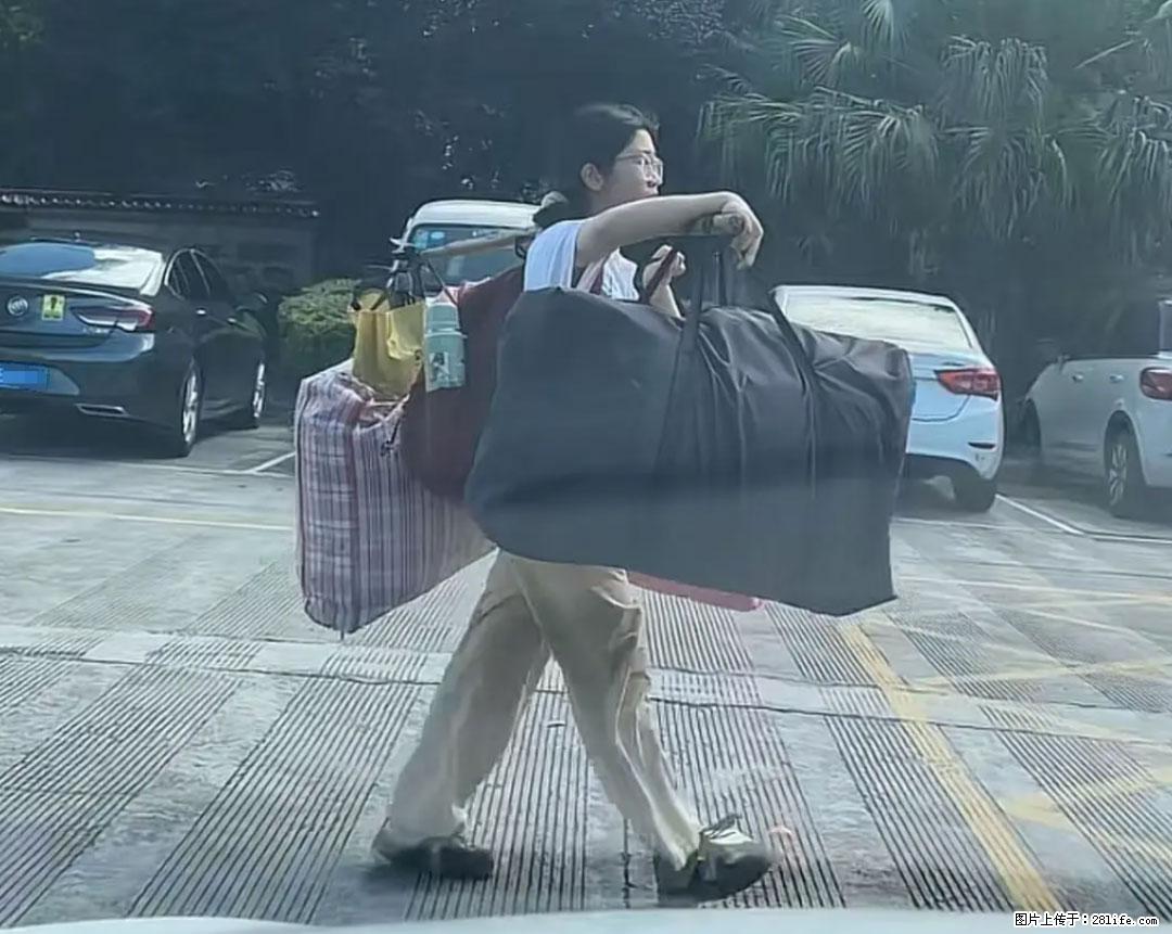 全网追的“扁担女孩”,找了一份暑假工,时薪12元 - 阿里生活资讯 - 阿里28生活网 al.28life.com