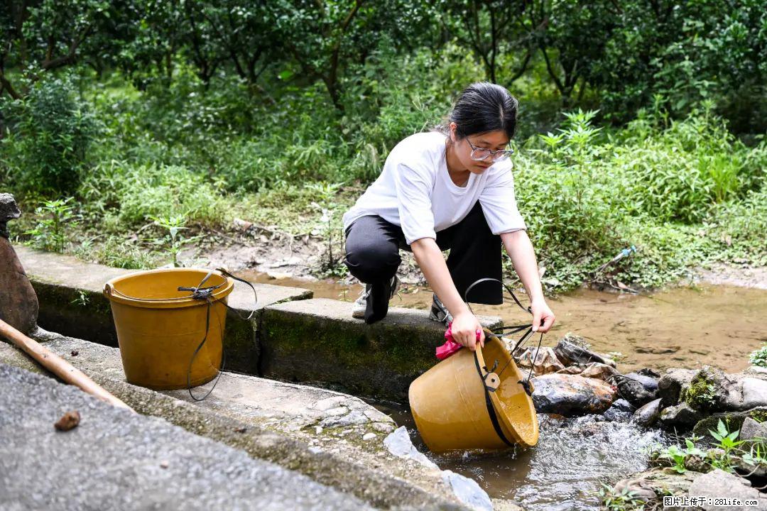 全网追的“扁担女孩”,找了一份暑假工,时薪12元 - 阿里生活资讯 - 阿里28生活网 al.28life.com