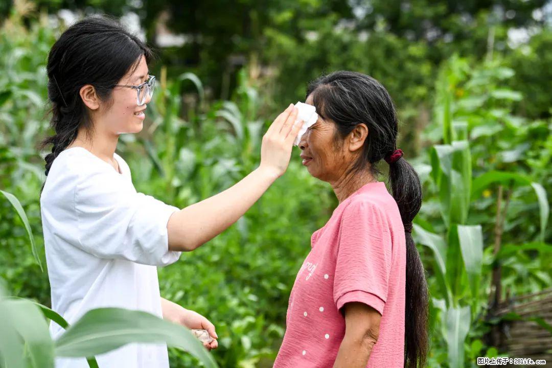 全网追的“扁担女孩”,找了一份暑假工,时薪12元 - 阿里生活资讯 - 阿里28生活网 al.28life.com